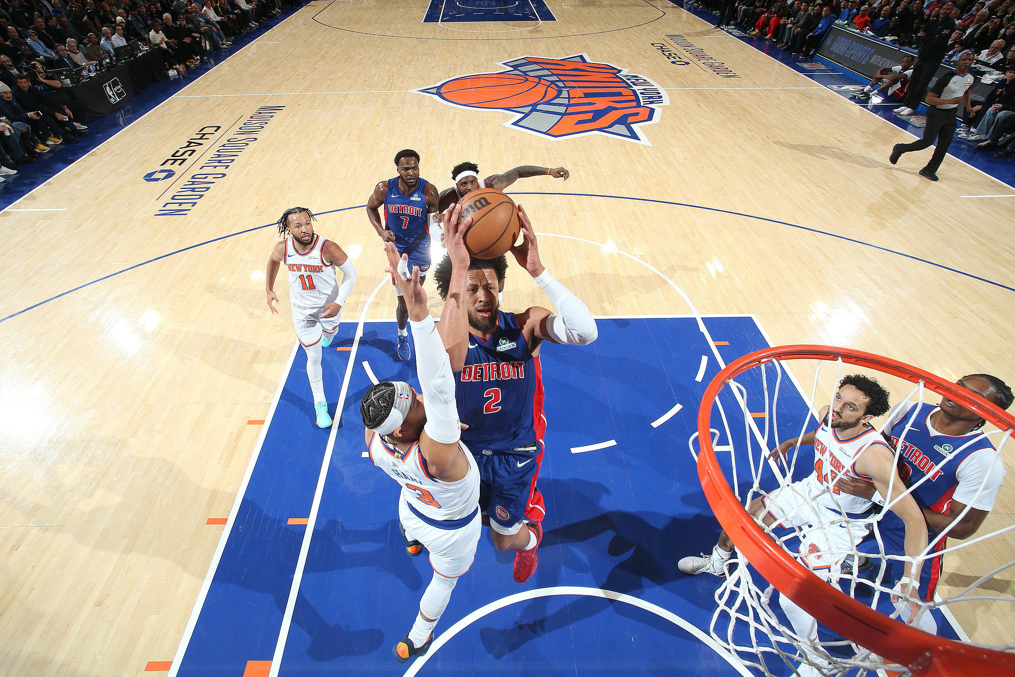 足球比分-坎宁安42+13布伦森33+8 活塞轻取尼克斯4连胜